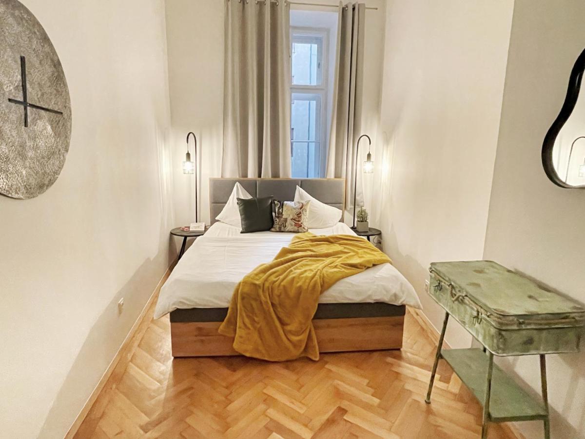 Loft2be, Loft For 8 Appartement *