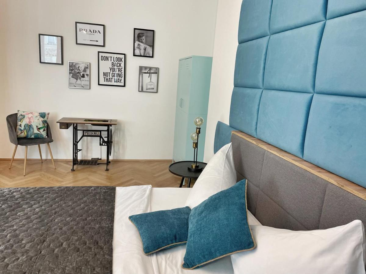 Loft2be, Loft For 8 * Wenen